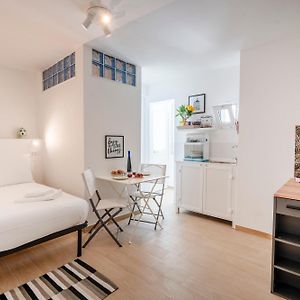 Room 4 - Lovely & Functional Studio